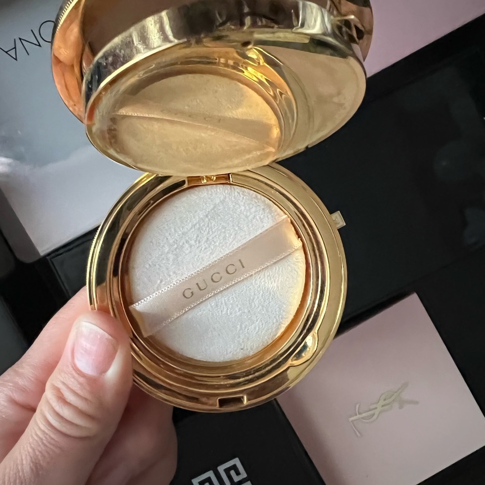 Gucci Matte Beauty Powder - Picture 3 of 3